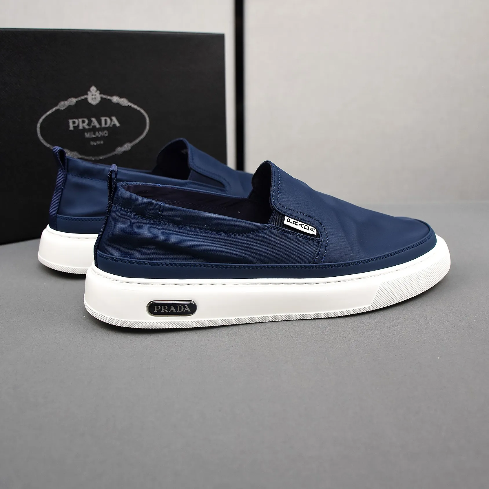 PP380❣️❣️❣️Prada breathable cloth shoes, the upper is made of comfortable and breathable fabric, and the ultra-light soft foam outsole. Men's size 39-44.